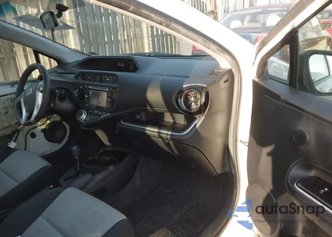 2015 Toyota Prius C Three из США, поврежденный, VIN JTDKDTB35F1576532